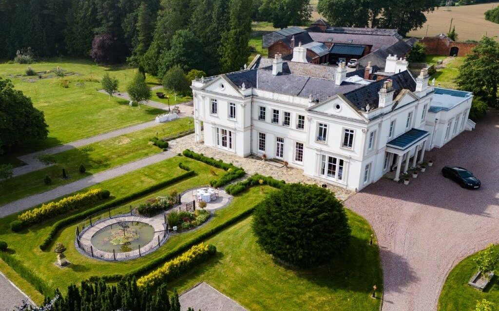 Marchwiel Hall: A Stunning Wedding Venue In North Wales